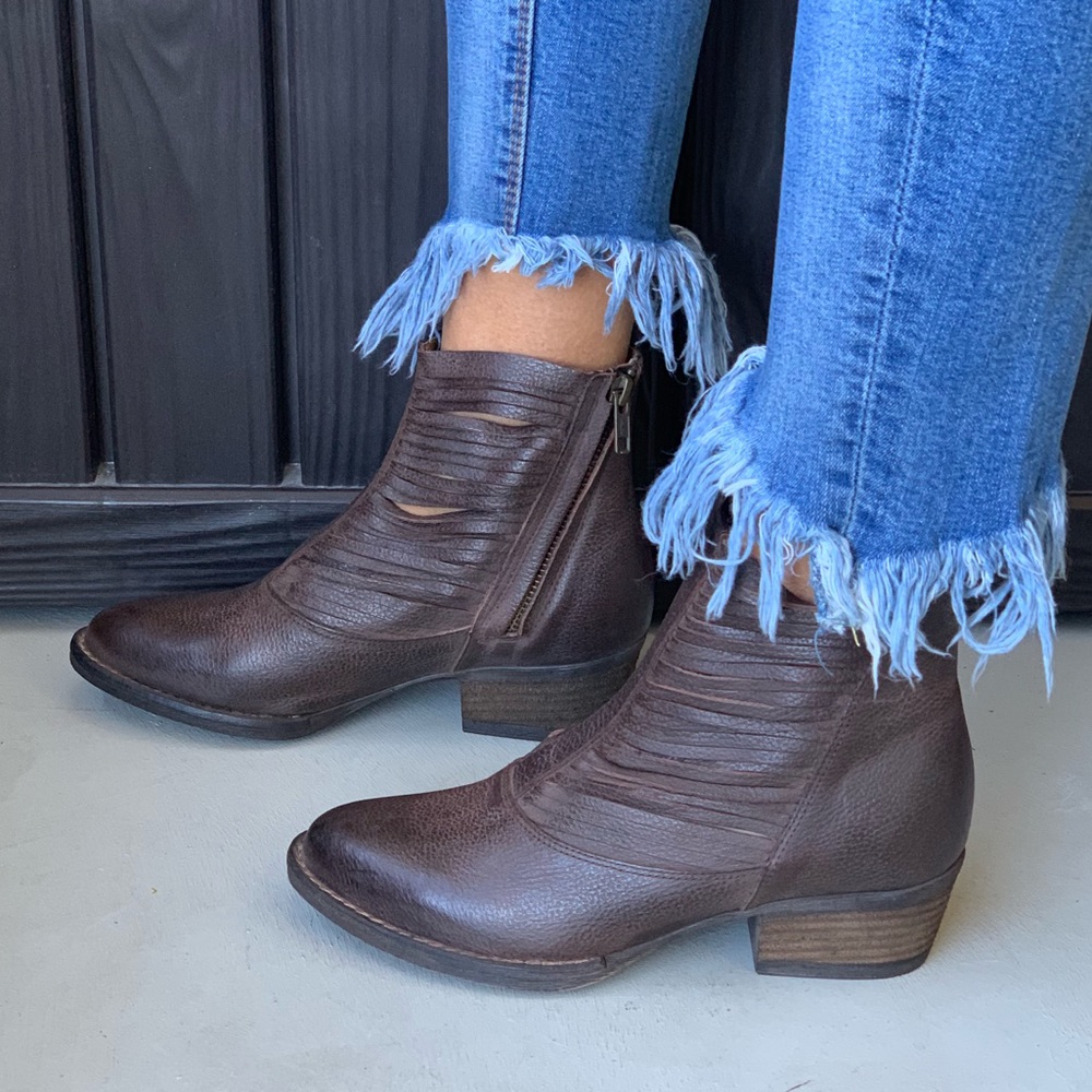 Slashed Hybrid Distressed Leather Boots - Picture 7 of 8